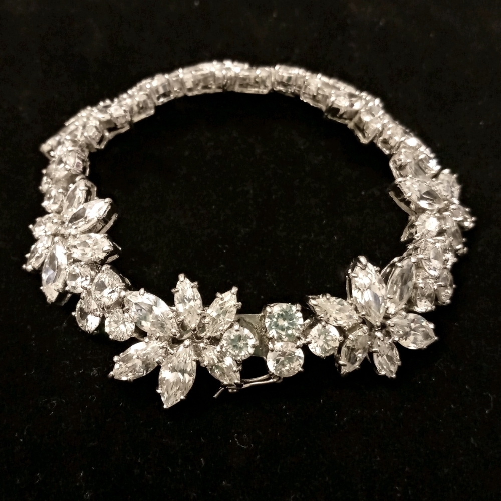 Pretty silver bracelet